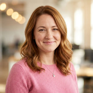Directora de Atención al Cliente en Puente Valorío, Emily Watson